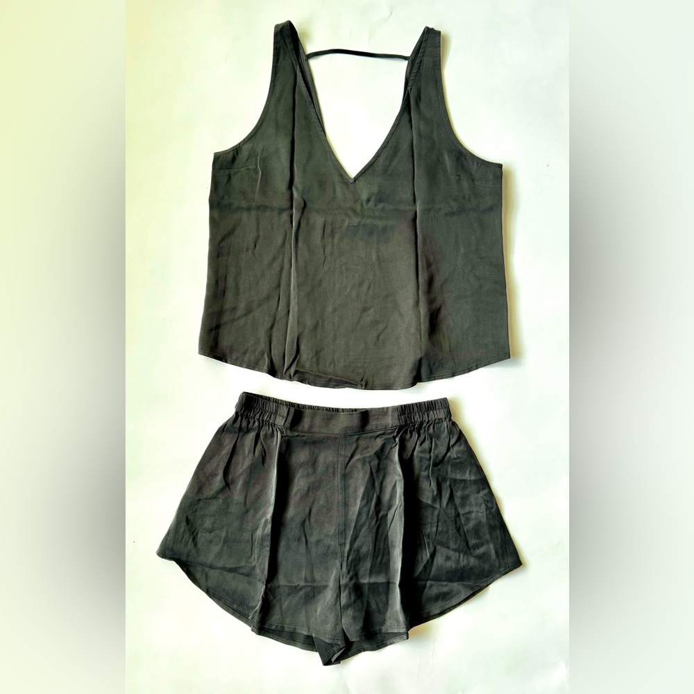 Lunya Washable Silk Pajama Set Size XS New Black V-neck